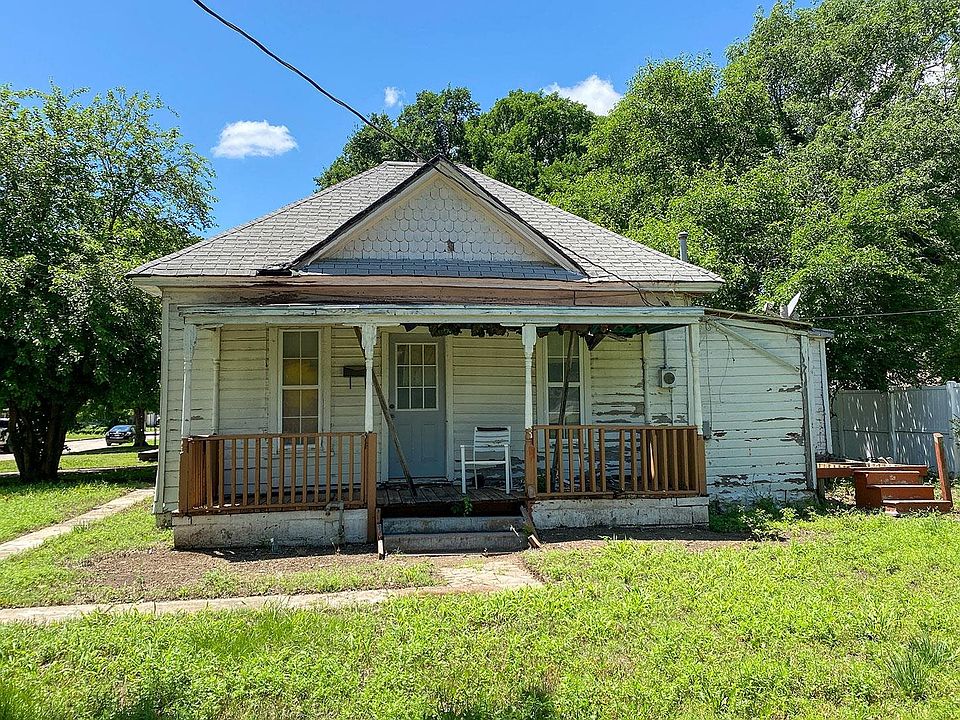 1st image of 904 N A St