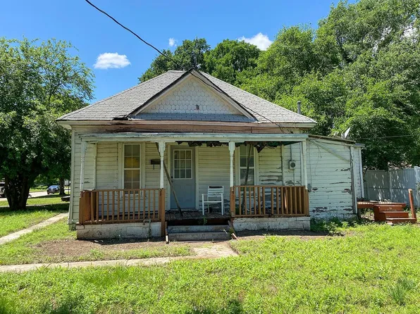 904 N A St, Wellington, KS 67152