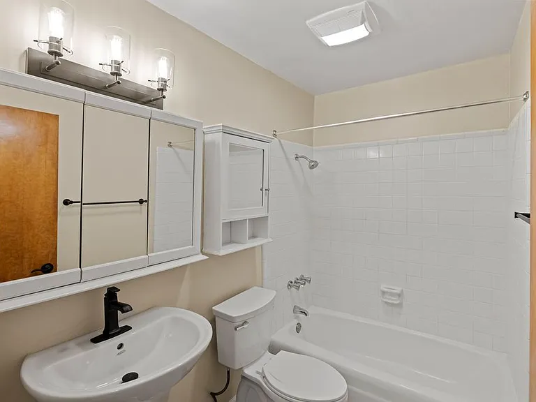 Park Plaza Apartments — Photo 51