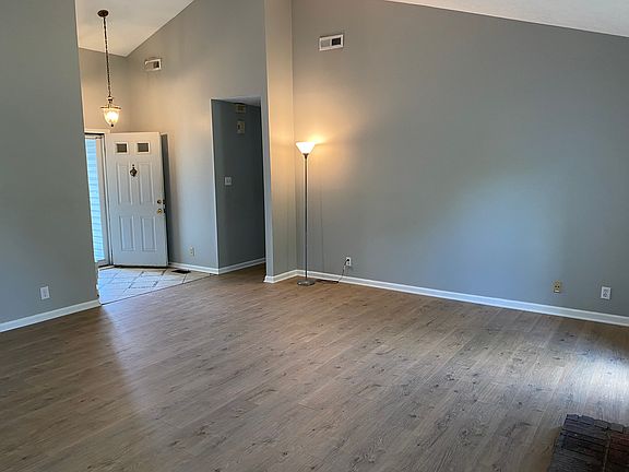 3rd image of 3814 Pebble Creek Dr