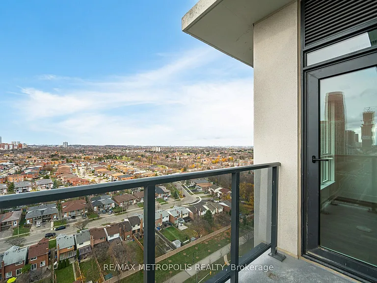 202 Burnhamthorpe Rd E #1704 — Photo 25