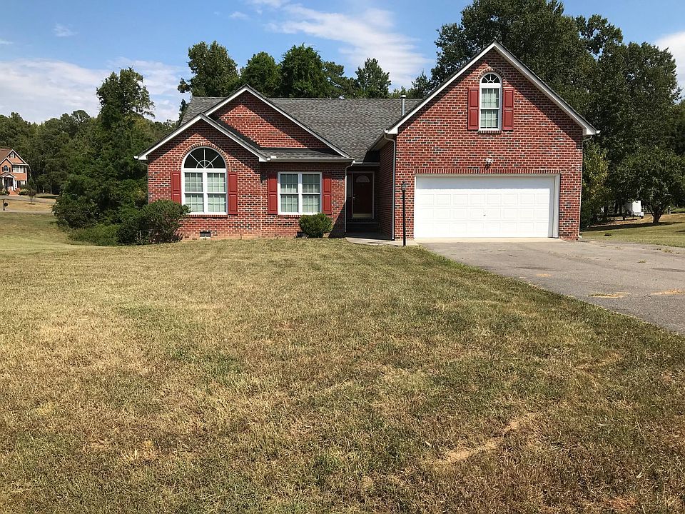 1st image of 1724 Oak Hall Dr