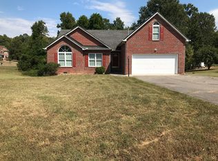 1724 Oak Hall Dr, Sandston, VA 23150