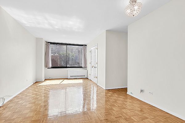 1st image of 215 W 95th St APT 6N