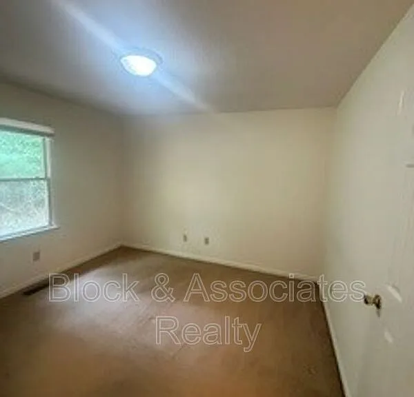 1325 Timberlane — Photo 4