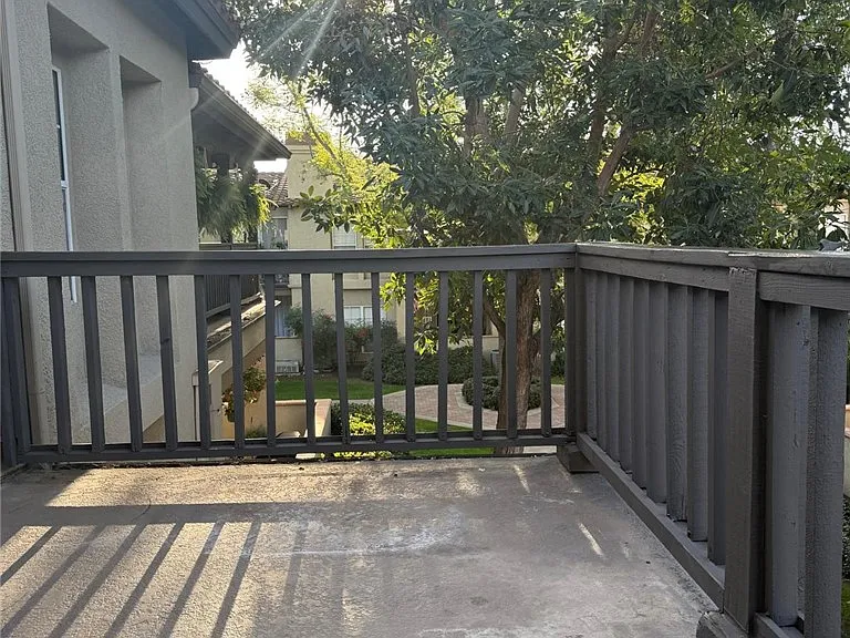 28 Via Alivio — Photo 14