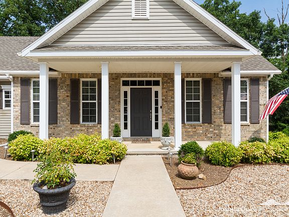 4th image of 22 Westbury Dr