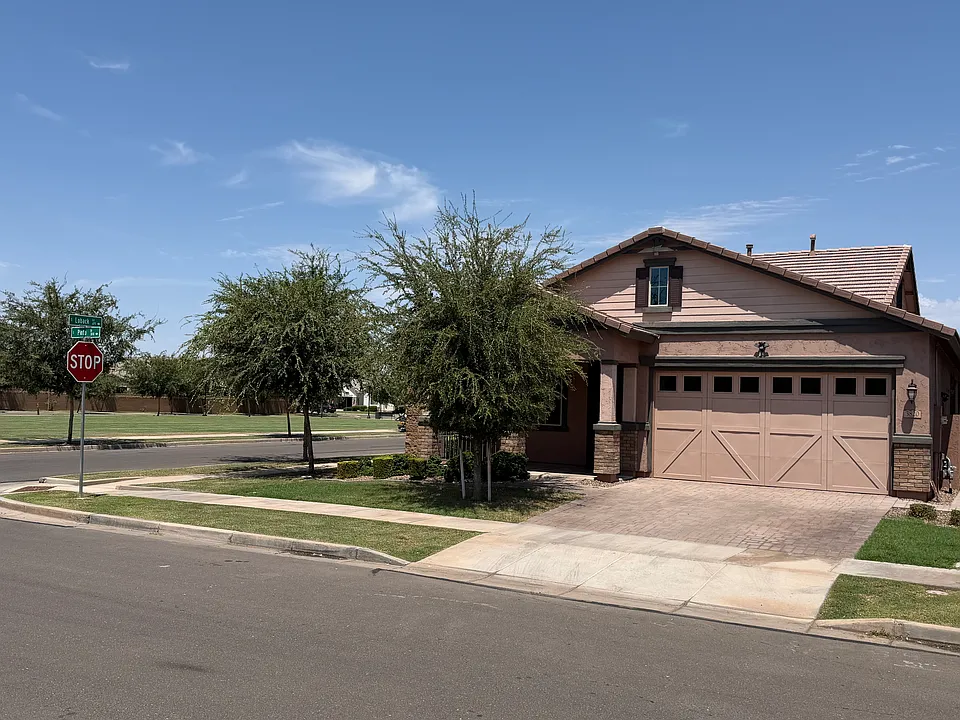 3820 E Pinto Dr