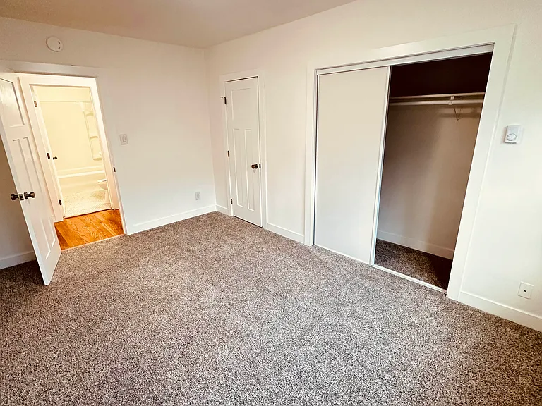 325 Summit Ave E #7 — Photo 7
