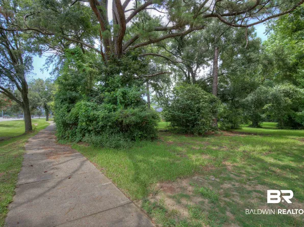 304 Greeno Rd N, Fairhope, AL 36532