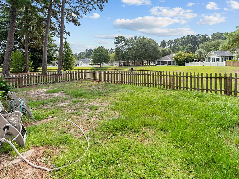 119 Pampas Dr — Photo 45