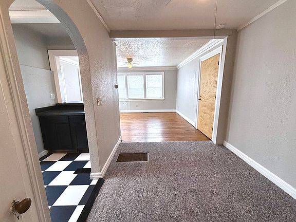 4th image of 2716 N Robinson Ave APT 1