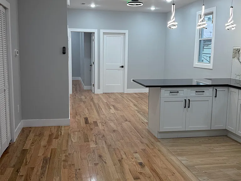 92 E 25th St #1 — Photo 11