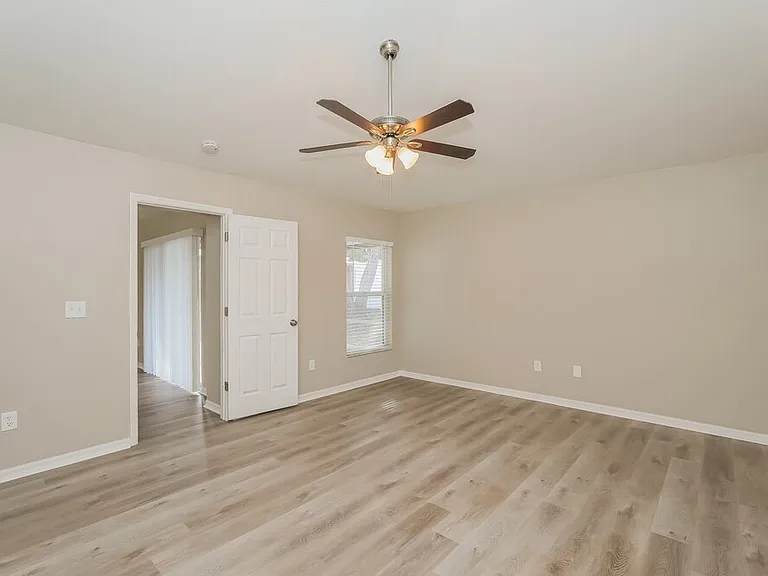 411 Sand Ridge Dr — Photo 10