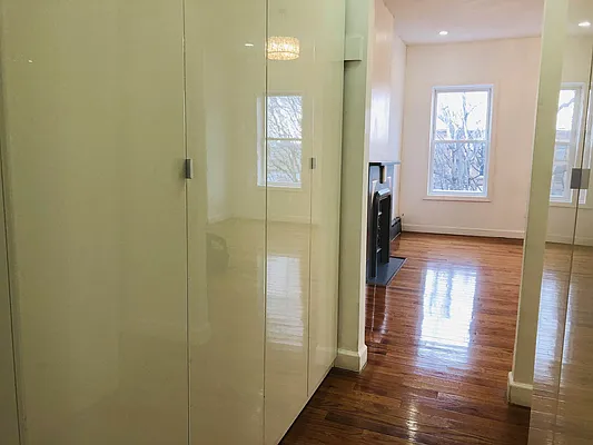 Rented by null | media 33