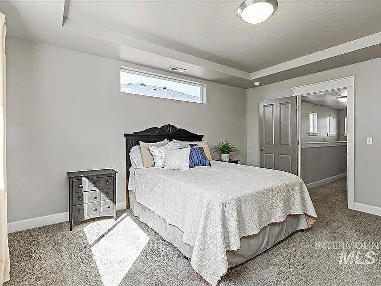 273 W Valentino St — Photo 17