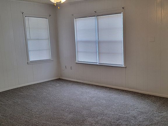 5th image of 822 E Main St