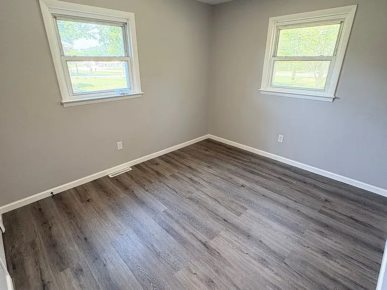 1004 N Dixie Hwy — Photo 8