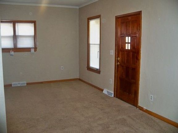 3rd image of 284 E Lake St