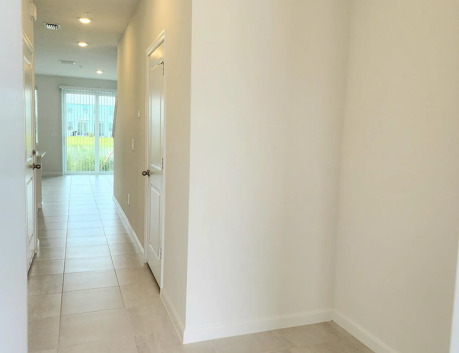 3 bed, 2.5 bath, 1485 sqft, $2,425 — Photo 2