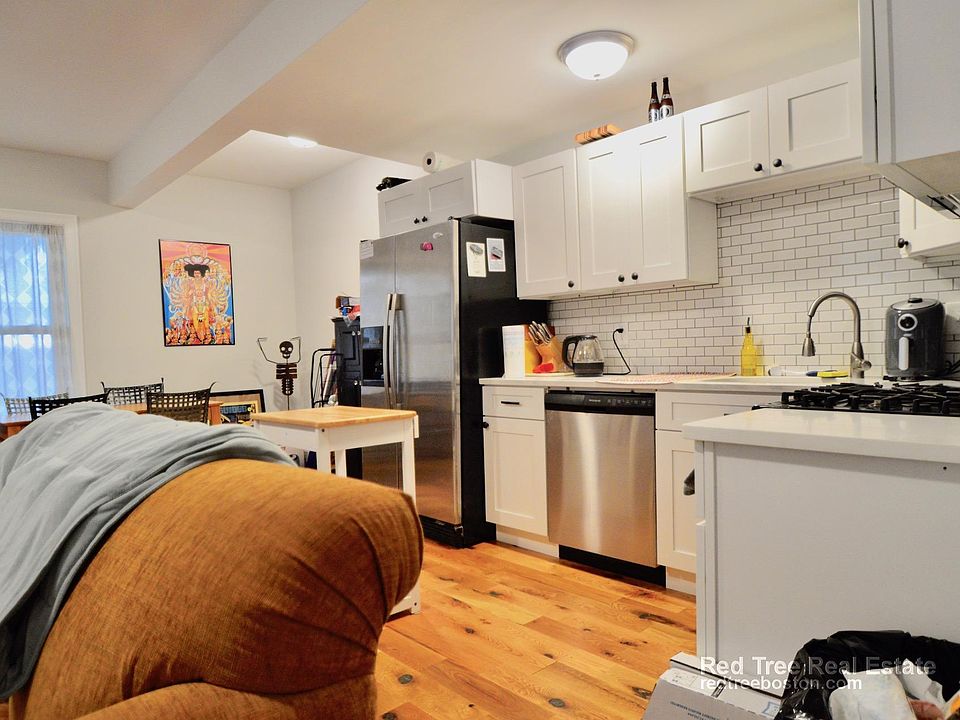 2nd image of 319 Saratoga St #1