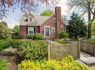 2 Pelham Pkwy, North Providence, RI 02911