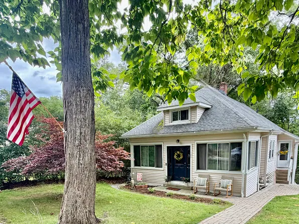 105 Wallace Ave, Auburn, MA 01501