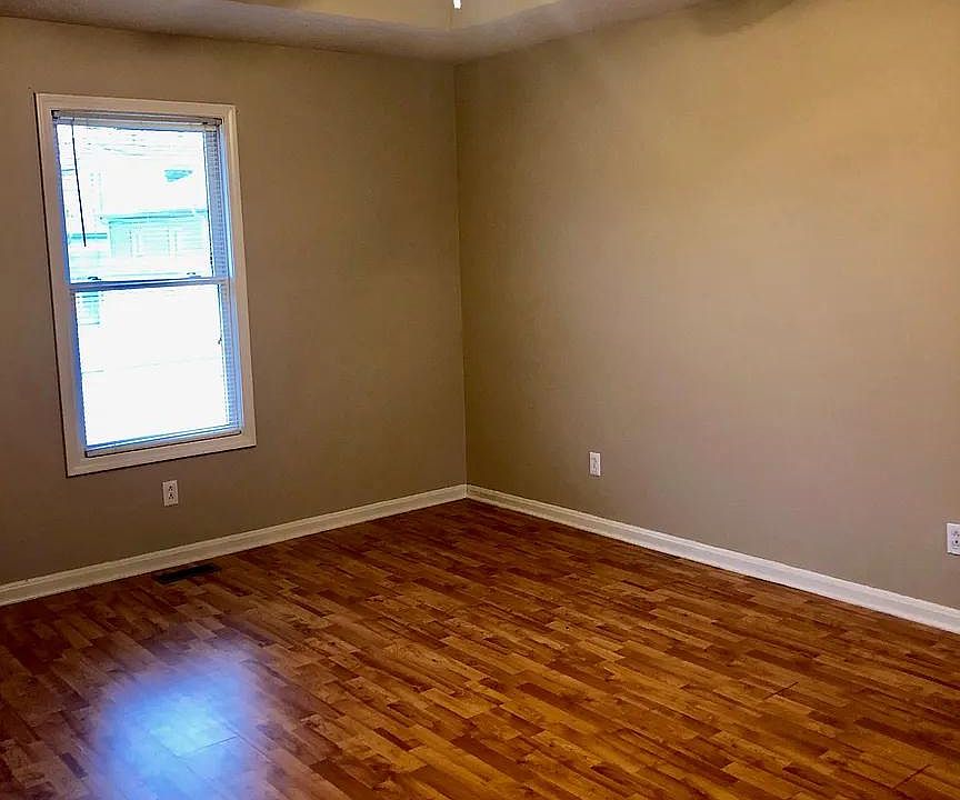 1st image of 3829 Brentwood Dr #3