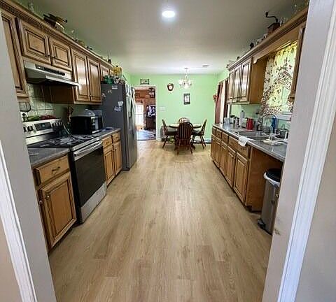 4th image of 1323 N Grossman Dr