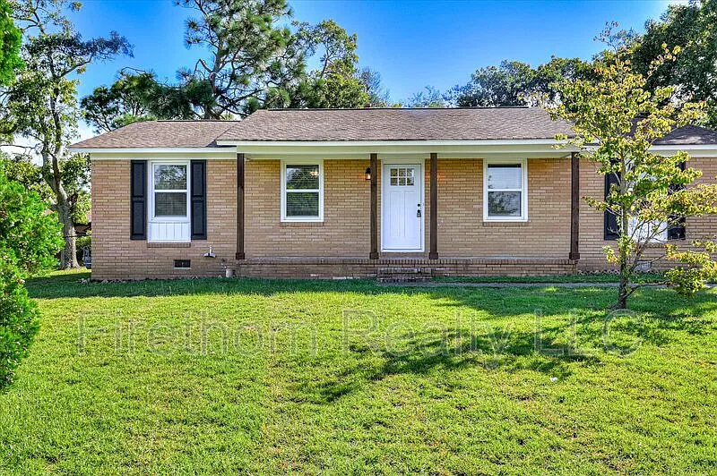 3 bed, 2.0 bath, 1296 sqft, $1,500 — Photo 1