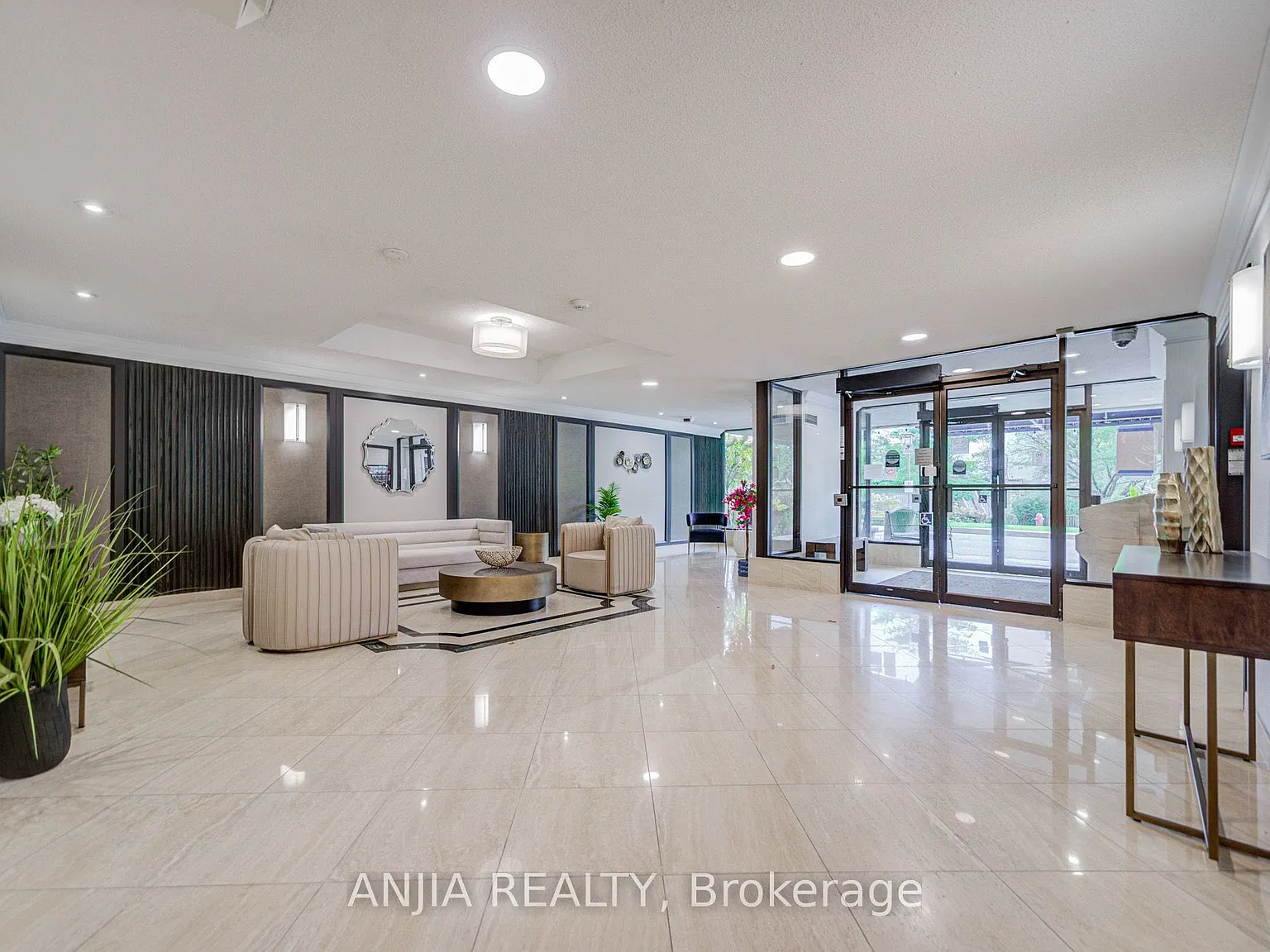 275 Bamburgh Cir — Photo 3