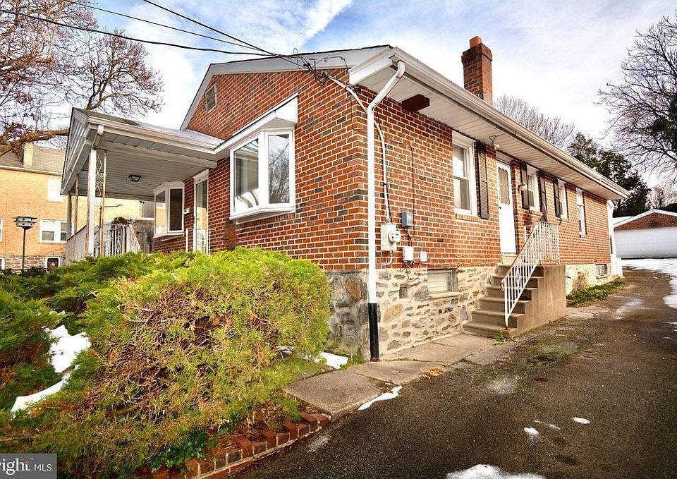 2nd image of 287 Fountain St