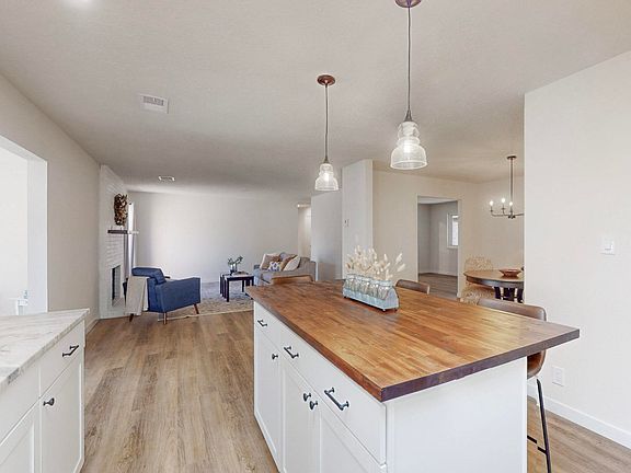 4th image of 7105 Hildegarde Dr NE