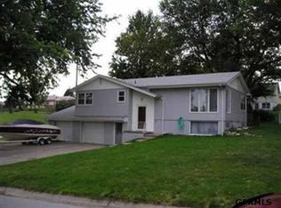 702 Hillcrest St, Elkhorn, NE 68022