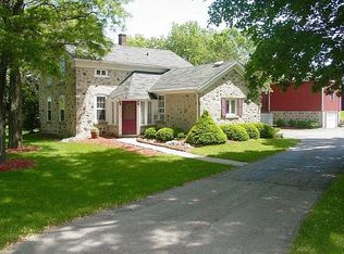 3287 S Bittersweet Cir, West Bend, WI 53095