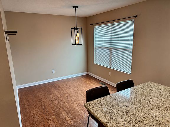 5th image of 1435 Bloomington Blvd