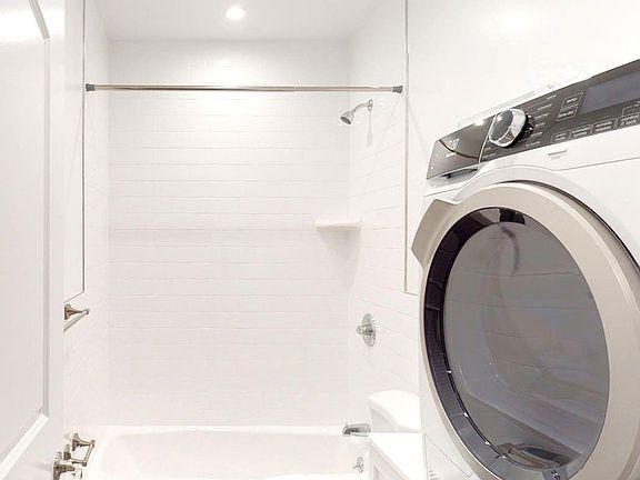 5th image of 8 E 74th St APT 4B