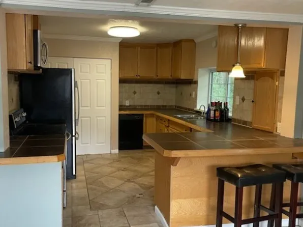 100 Steele St, Dunbar, WV 25064