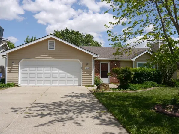 2528 Scottsdale St, Lawrence, KS 66047