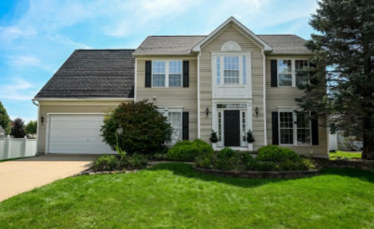 4 bed, 3741 sqft, $3,500 — Photo 1