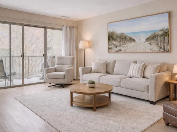 9 Canterbury Sq APT 201, Alexandria, VA 22304