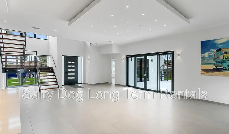3001 John Anderson Dr — Photo 8