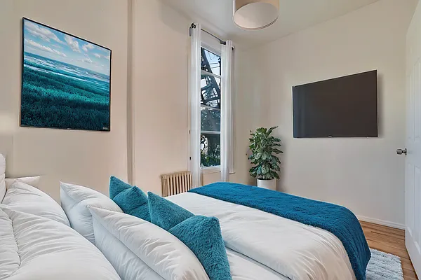 Rented by Compass | media 12