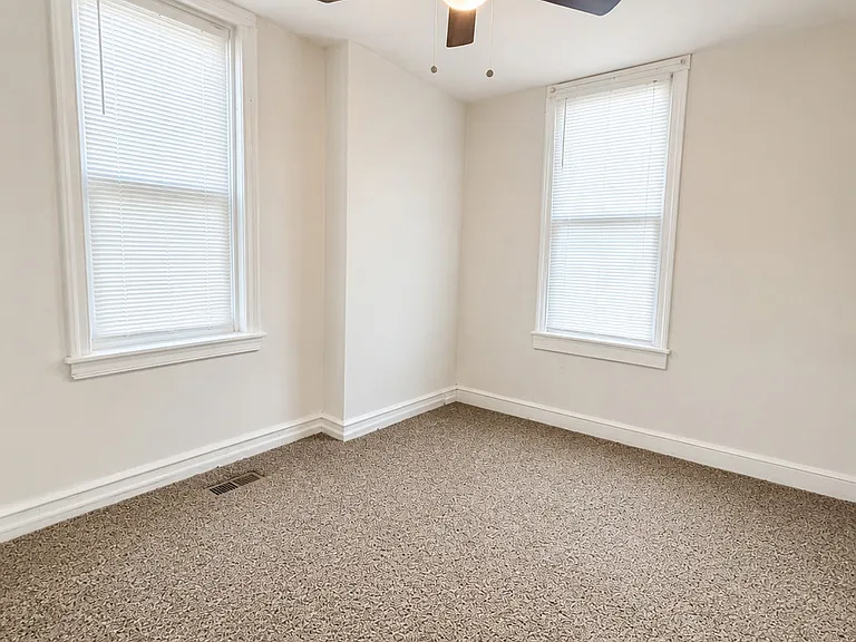 828 E Cornwall St — Photo 17