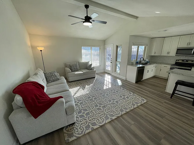 401 Village Dr — Photo 3