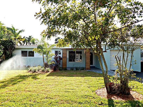 3rd image of 1407 SW 15th Ter