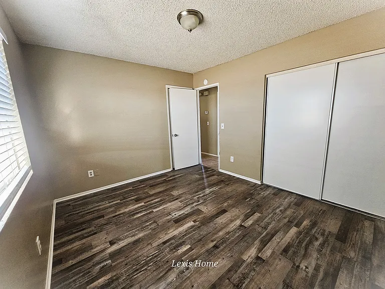 12959 Navajo Rd #B — Photo 10