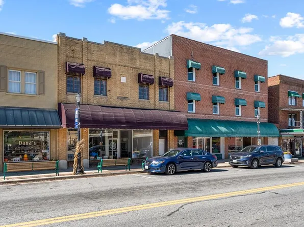 522&516 N Main St, Hillsville, VA 24343