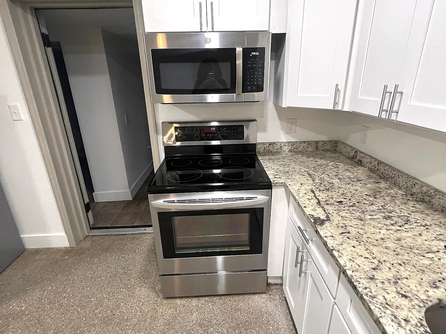 4 bed, 1276 sqft, $2,450 — Photo 2