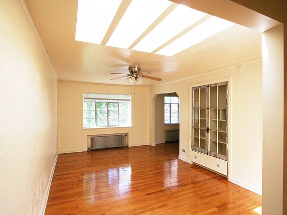 2nd image of 1001 N Logan St #9818a6bd8